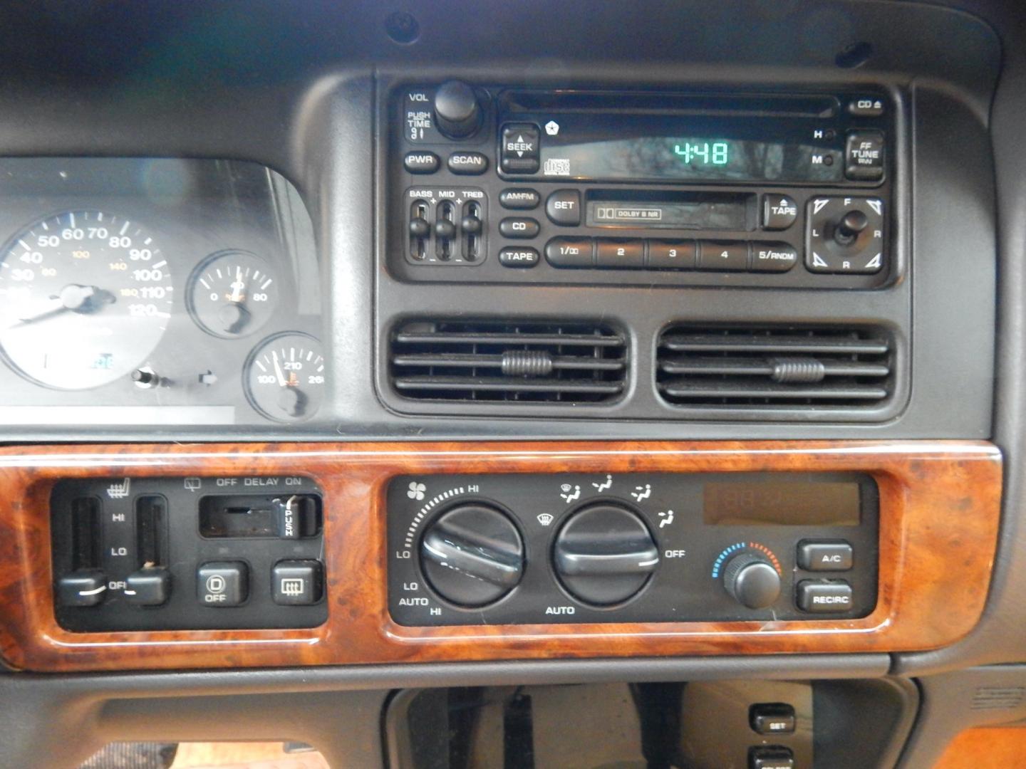 1996 RED /Tan Leather Jeep Grand Cherokee Limited 4WD (1J4GZ78Y6TC) with an 5.2L V8 OHV 16V engine, 4-Speed Automatic Overdrive transmission, located at 6528 Lower York Road, New Hope, PA, 18938, (215) 862-9555, 40.358707, -74.977882 - Here we have a 1996 Jeep Grand Cherokee with a 5.2L V8 putting power to a 4x4 automatic transmission. Options include: tan leather with wood trim, heat/AC, AM/FM/CD/TAPE radio, tilt steering wheel, cruise control, heated front seat, moon roof, power windows/locks/mirrors, roof rack, fog lights, tow - Photo#19